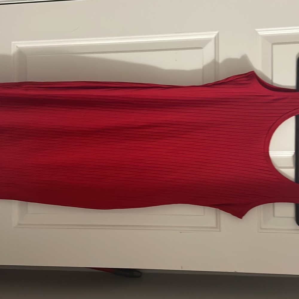RED DRESS - Picture 4 of 4
